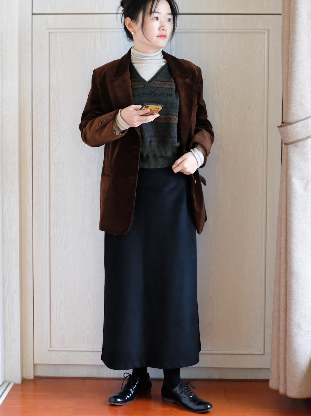 「corangeofficialのアイテム（スカート、ブラック系）」を使った、ciciさん（レディース・162cm）の冬コーディネートの1枚目の写真