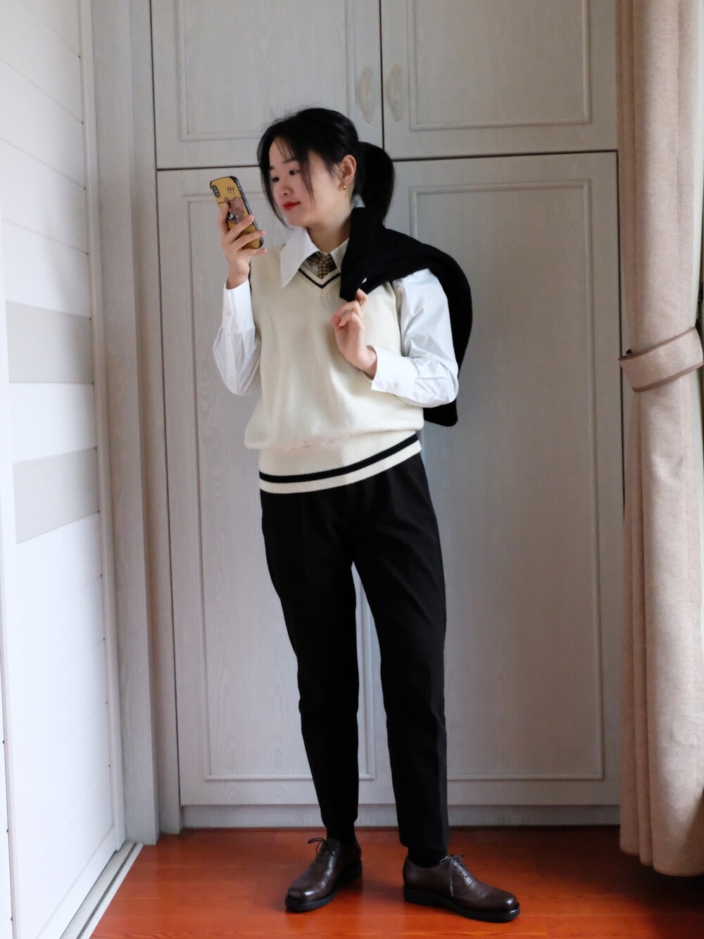 「Recardoのアイテム（タンクトップ、ベージュ系）」を使った、ciciさん（レディース・162cm）の冬コーディネートの1枚目の写真