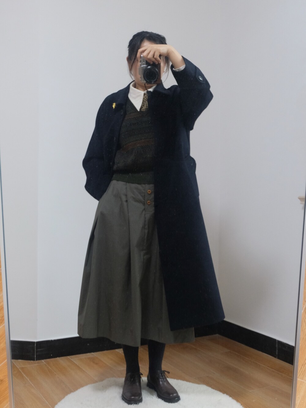 「YOUDEFINEMのアイテム（タンクトップ、グレー系）」を使った、ciciさん（レディース・162cm）の春コーディネートの1枚目の写真