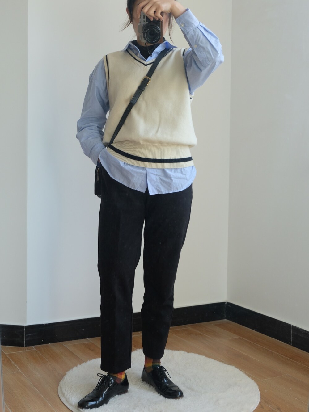 「Recardoのアイテム（タンクトップ、ベージュ系）」を使った、ciciさん（レディース・162cm）の春コーディネートの1枚目の写真