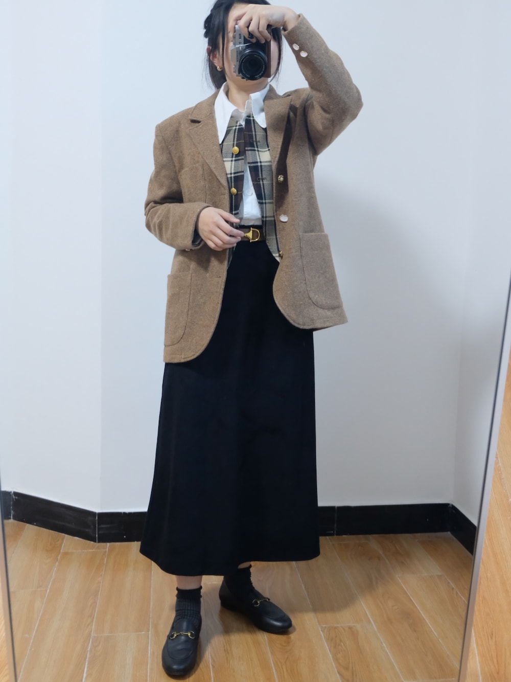 「YOUDEFINEMEのアイテム（ベスト、ブラウン系）」を使った、ciciさん（レディース・162cm）の春コーディネートの1枚目の写真