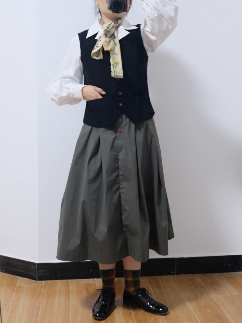 「IN EYESのアイテム（その他シューズ、ブラック系）」を使った、ciciさん（レディース・162cm）の春コーディネートの1枚目の写真