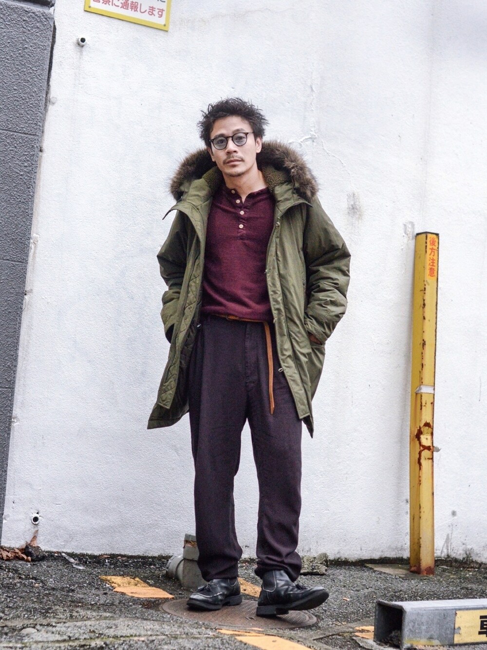 「大人カジュアル、シンプルコーデ、ビッグシルエット、アースカラー、ミリタリー、M-65、ユニクロ、スタッフセンバツ」｜「UNIQLOのアイテム（ミリタリージャケット、グリーン系）」を使った、ICCHOさん（メンズ・170cm）の冬コーディネートの1枚目の写真