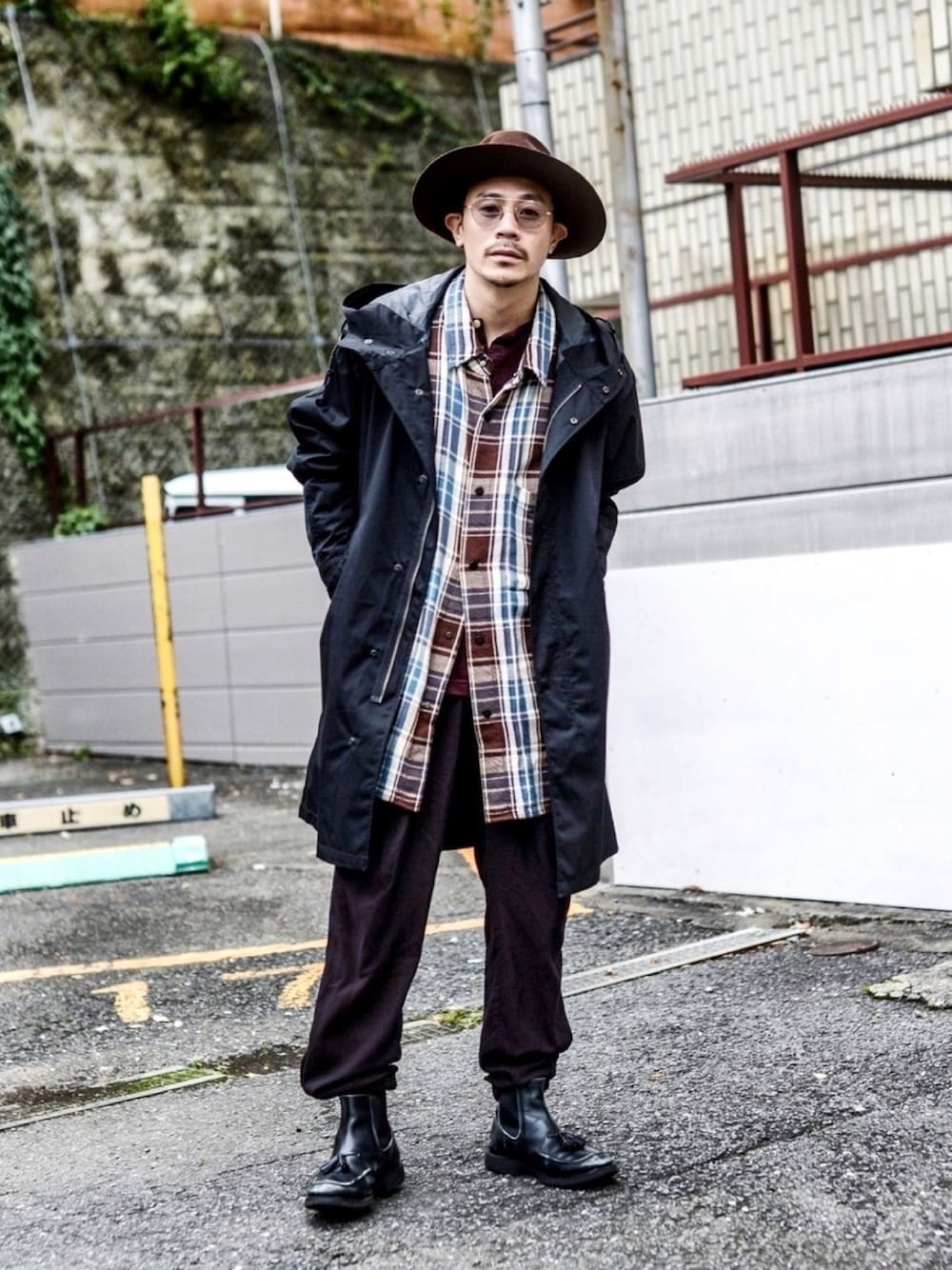 「冬コーデ、年末WEAR感謝祭、ラフ、休日スタイル、ロングコート、黒、大人カジュアル、レイヤードスタイル、ビックシルエット、スタッフセンバツ」｜「UNIQLOのアイテム（モッズコート、ブラック系）」を使った、ICCHOさん（メンズ・170cm）の冬コーディネートの1枚目の写真