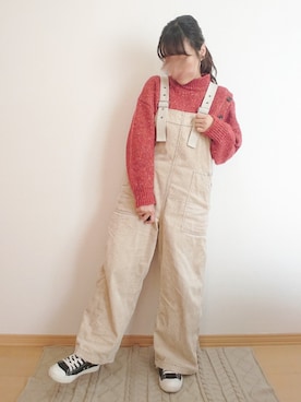 「赤ニット」｜「アイテム（サロペット/オーバーオール）」を使った、カナエさん（レディース・150cm）の冬コーディネート