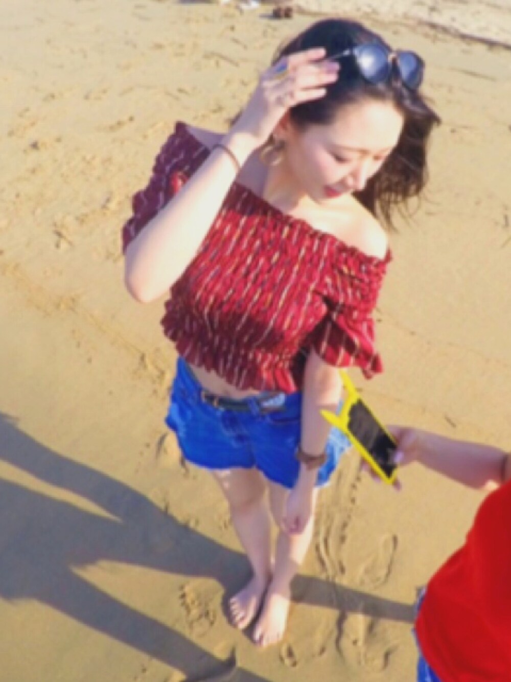 「夏、海、オフショル」｜「RETRO GIRLのアイテム（その他トップス、レッド系）」を使った、ふぅかさん（レディース・171cm）の冬コーディネートの1枚目の写真