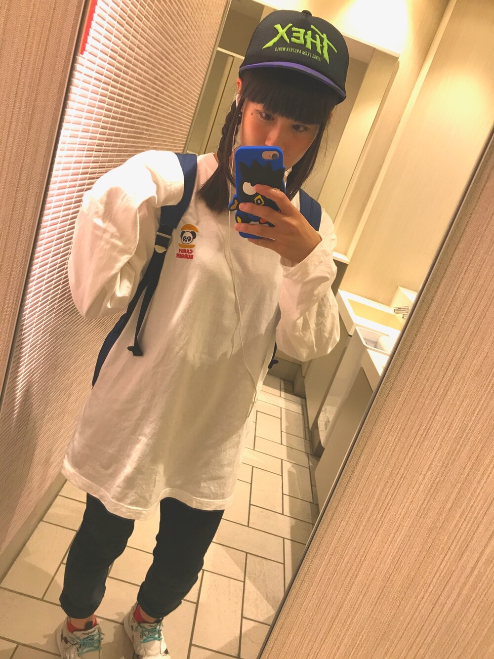 「Candy Stripperのアイテム（Tシャツ/カットソー、ホワイト系）」を使った、꒰よたんちゃん꒱さん（レディース・159cm）の秋コーディネートの1枚目の写真