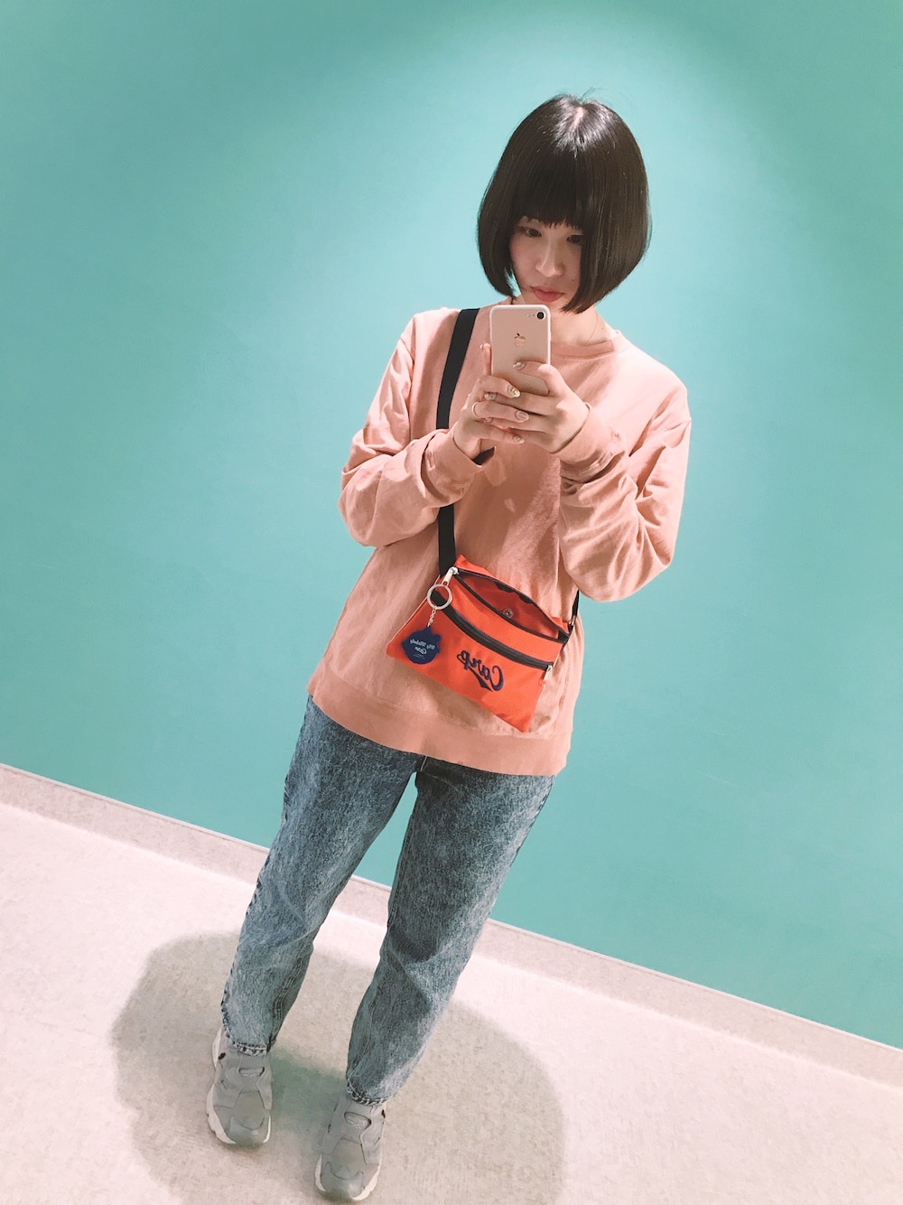 「w closetのインディゴデニムストレートパンツ（デニムパンツ、ブルー系）」を使った、꒰よたんちゃん꒱さん（レディース・160cm）の夏コーディネートの1枚目の写真