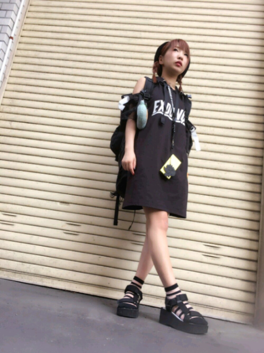 「モノトーン、RASVOA、BUBBLES、YOSUKE、肩だし、ベレー帽、三つ編み、フォローミー」｜「RASVOAのアイテム（パーカー、ブラック系）」を使った、ちゃんはづさん（レディース・148cm）の夏コーディネートの1枚目の写真