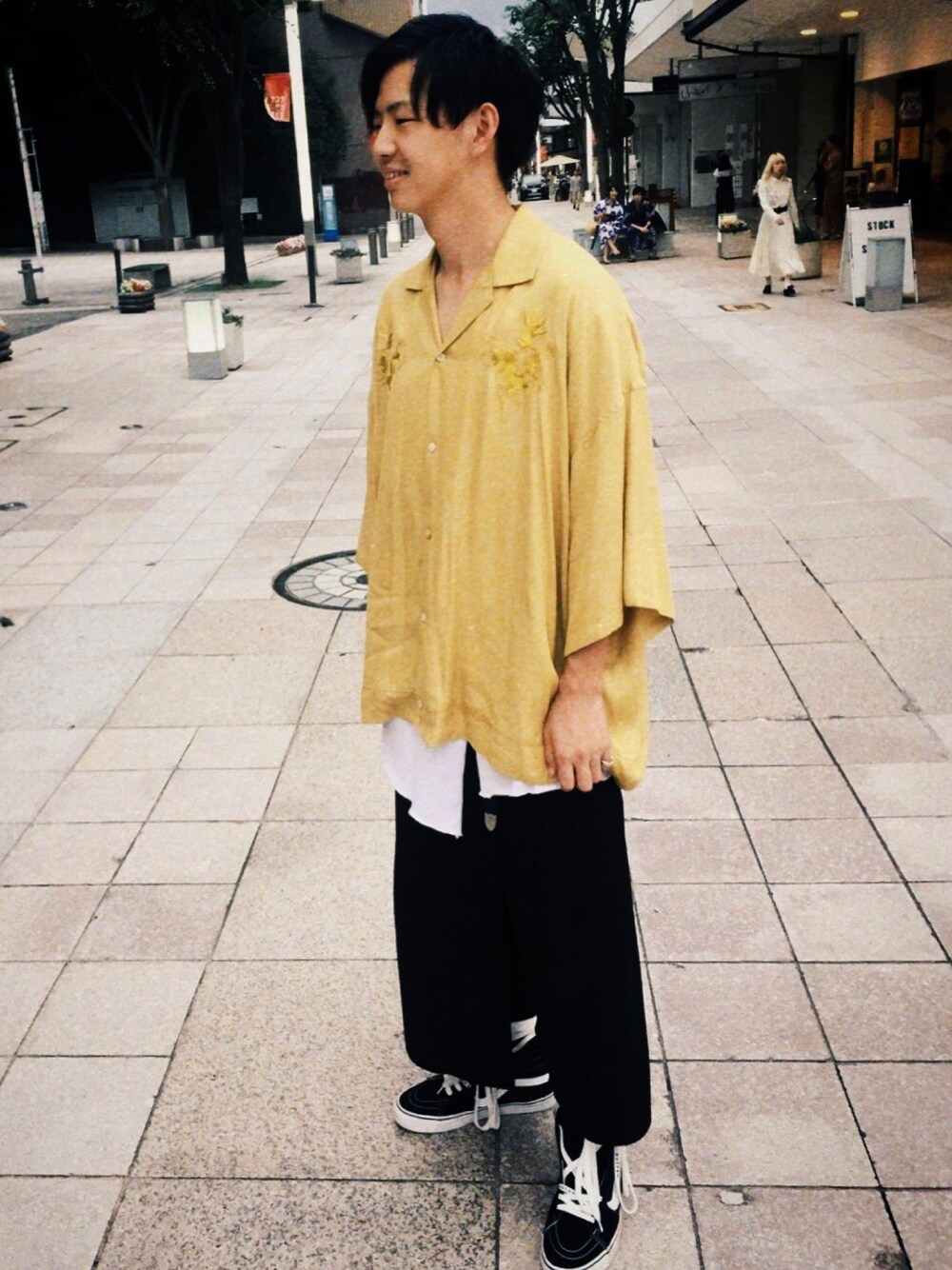 「jieda、sulvam、BED J.W FORD、Kanazawa、金沢、オープンカラーシャツ、スカートパンツ、レイヤードスタイル、VANS」｜「BED J.W. FORDのアイテム（Tシャツ/カットソー、ホワイト系）」を使った、たっつぁんさん（メンズ・174cm）の夏コーディネートの1枚目の写真
