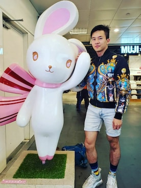 「VERSACE（ヴェルサーチ）のアイテム（ジャケット/アウター）」を使った、seanleeleeさん（メンズ・173cm）の春コーディネート