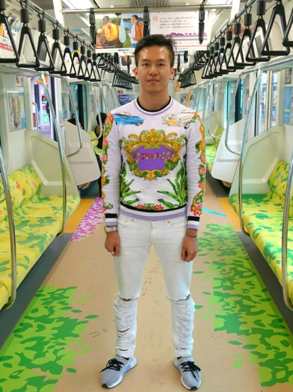 「日原鍾乳洞」｜「VERSACEのアイテム（カーディガン/ボレロ、ピンク系）」を使った、seanleeleeさん（メンズ・173cm）の春コーディネートの1枚目の写真
