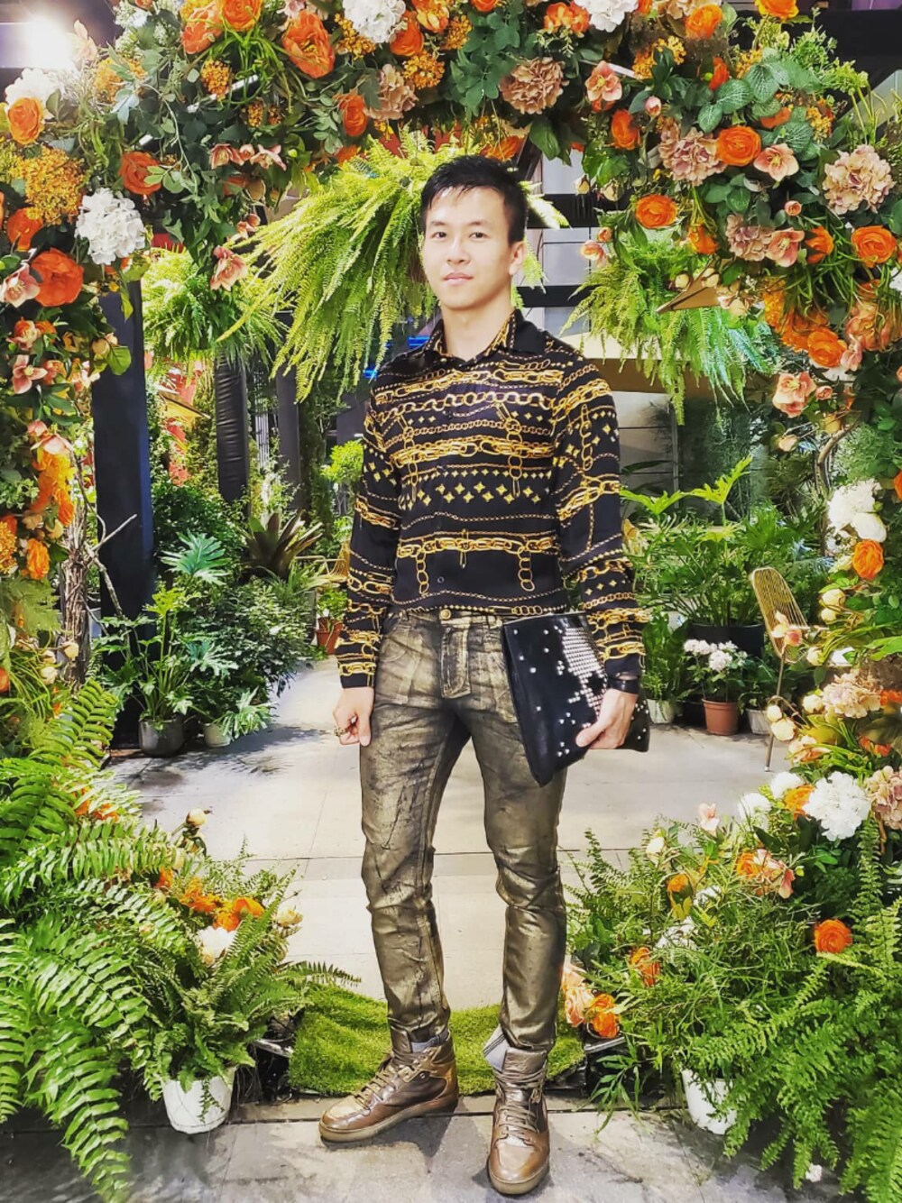 「VERSUSのアイテム（シャツ/ブラウス、ゴールド系）」を使った、seanleeleeさん（メンズ・173cm）の夏コーディネートの1枚目の写真