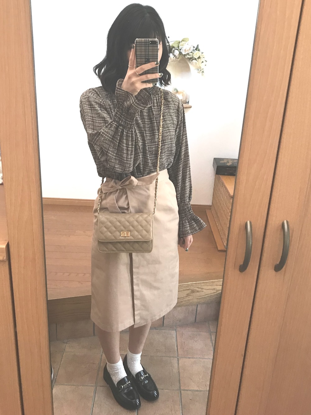「プチプラコーデ、ootd、春、グレンチェック、フリル、ラップスカート、おしゃれさんと繋がりたい」｜「w closetのアイテム（シャツ/ブラウス、ブラウン系）」を使った、m.さん（レディース・165cm）の春コーディネートの1枚目の写真