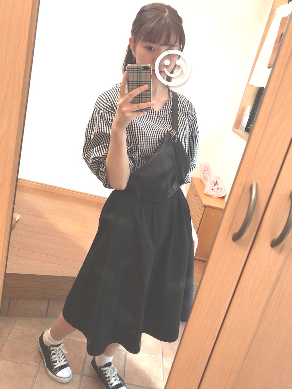 「シンプルコーデ、オトナカジュアル、黒、ラクチンコーデ、スニーカー、outfit、ギンガムチェック、ウエストポーチ、おしゃれさんと繋がりたい、ootd」｜「COTORICAのアイテム（シャツ/ブラウス、ブラック系）」を使った、m.さん（レディース・165cm）の夏コーディネートの1枚目の写真