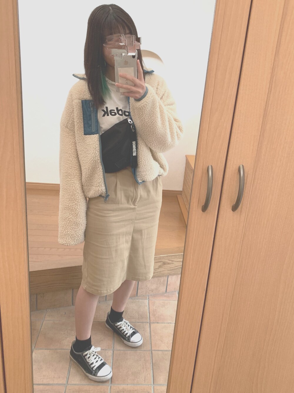 「カジュアルコーデ、シンプル、レイヤードスタイル、ベージュ、タイトスカート、もこもこ、ブルゾン、ootd」｜「kutirのボアジップブルゾン（ブルゾン、ベージュ系）」を使った、m.さん（レディース・165cm）の冬コーディネートの1枚目の写真