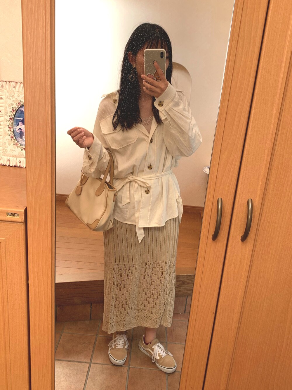 「オトナカジュアル、オトナ女子、プチプラコーデ、シンプル、秋のコーデ、秋コーデ、ootd、ロングスカート、シャツスタイル、ベージュ」｜「tiptopの麻混ベルト付きビッグシャツ（シャツ/ブラウス、ホワイト系）」を使った、m.さん（レディース・165cm）の秋コーディネートの1枚目の写真