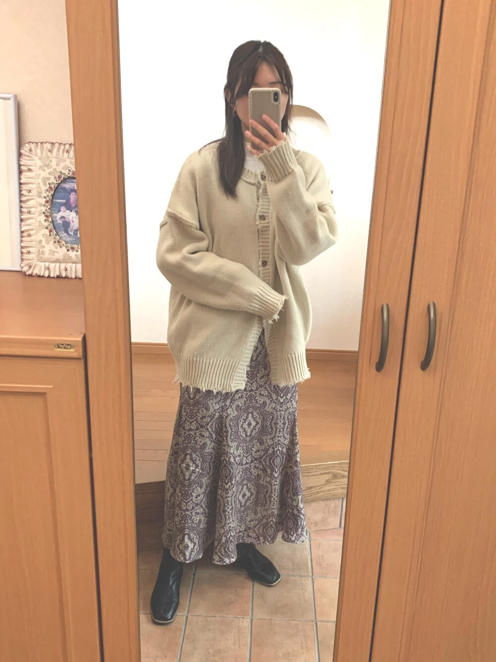 「ロングスカート、はるコーデ、雨の日コーデ、プチプラコーデ、オトナカジュアル、きれいめカジュアル、春コーデ、プチプラ、ペイズリー、ニット」｜「GRLのハイネックリブニットトップス（ニット/セーター、ホワイト系）」を使った、m.さん（レディース・165cm）の春コーディネートの1枚目の写真