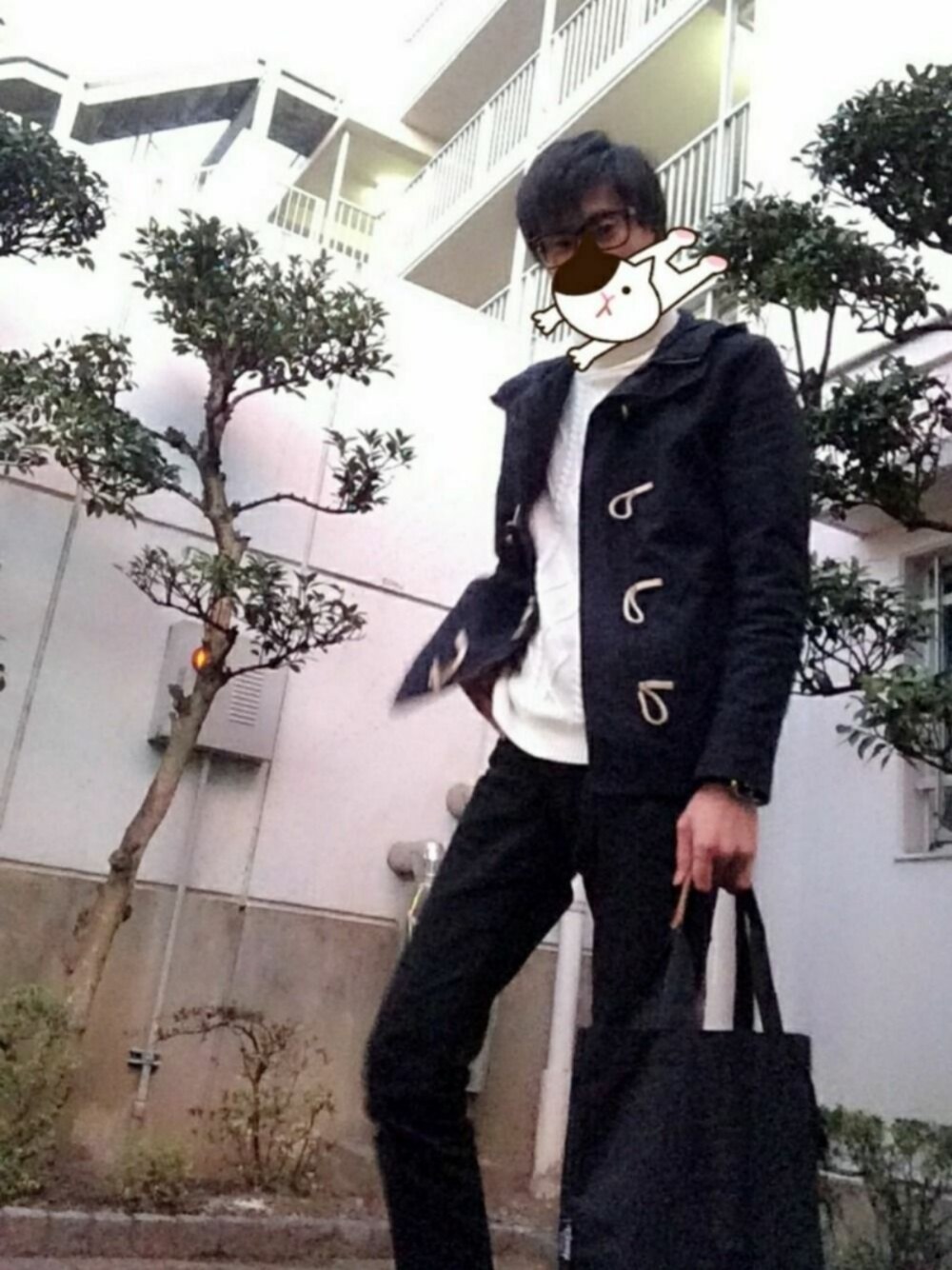 「ゆふぃすとWEAR部、スキニー、いいね、save、フォローお願いします🤑、カジュアルコーデ、ユニクロ、タートルネックニット」｜「H&Mのダッフルコート（ダッフルコート、ブラック系）」を使った、やっち#さん（メンズ・176cm）の冬コーディネートの1枚目の写真