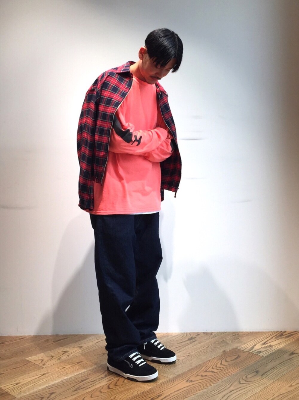 「秋のコーデ、休日スタイル、カジュアル、スニーカー、オトナカジュアル、VANS、古着、オーバーサイズ、BEAUTY&YOUTH UNITED ARROWS、Levi's」｜「BEAUTY&YOUTH UNITED ARROWSのBY チェック ルーズ ドリズラー（ブルゾン、その他）」を使った、Junji Horiiさん（メンズ・182cm）の秋コーディネートの1枚目の写真