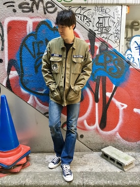 「Levi's」｜「アイテム（ミリタリージャケット）」を使った、T.Takahashiさん（メンズ・185cm）の春コーディネート
