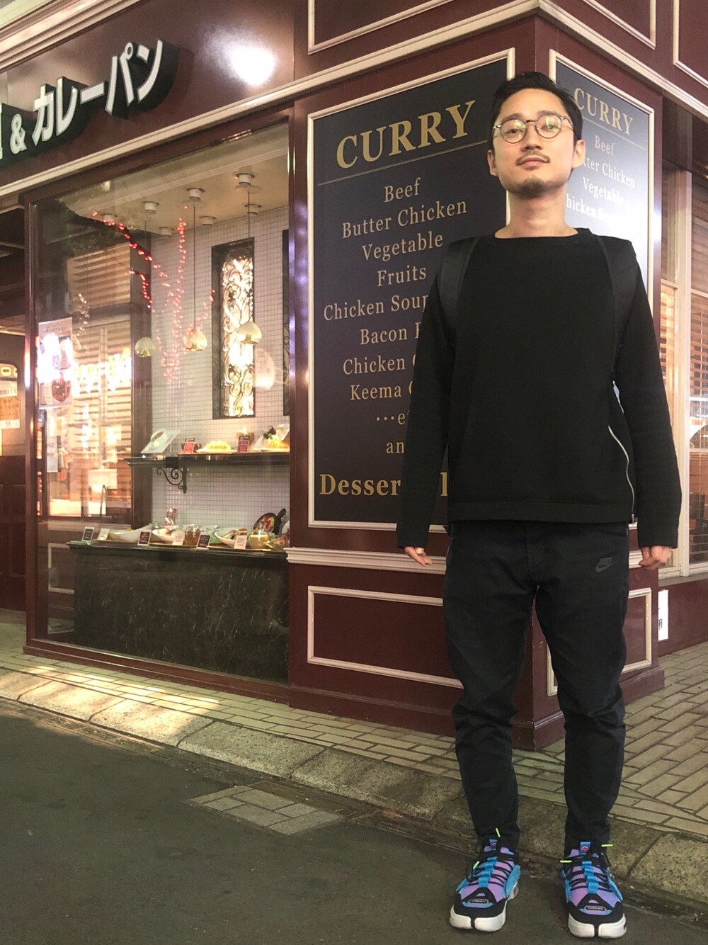 「秋冬コーデ、シンプル、ワントーンコーデ、オールブラック、中国ブランド、Li-ning、大戸屋、仕事帰り」｜「BEAMSのアイテム（スウェット、ブラック系）」を使った、Masaki P. Araiさん（メンズ・170cm）の秋コーディネートの1枚目の写真