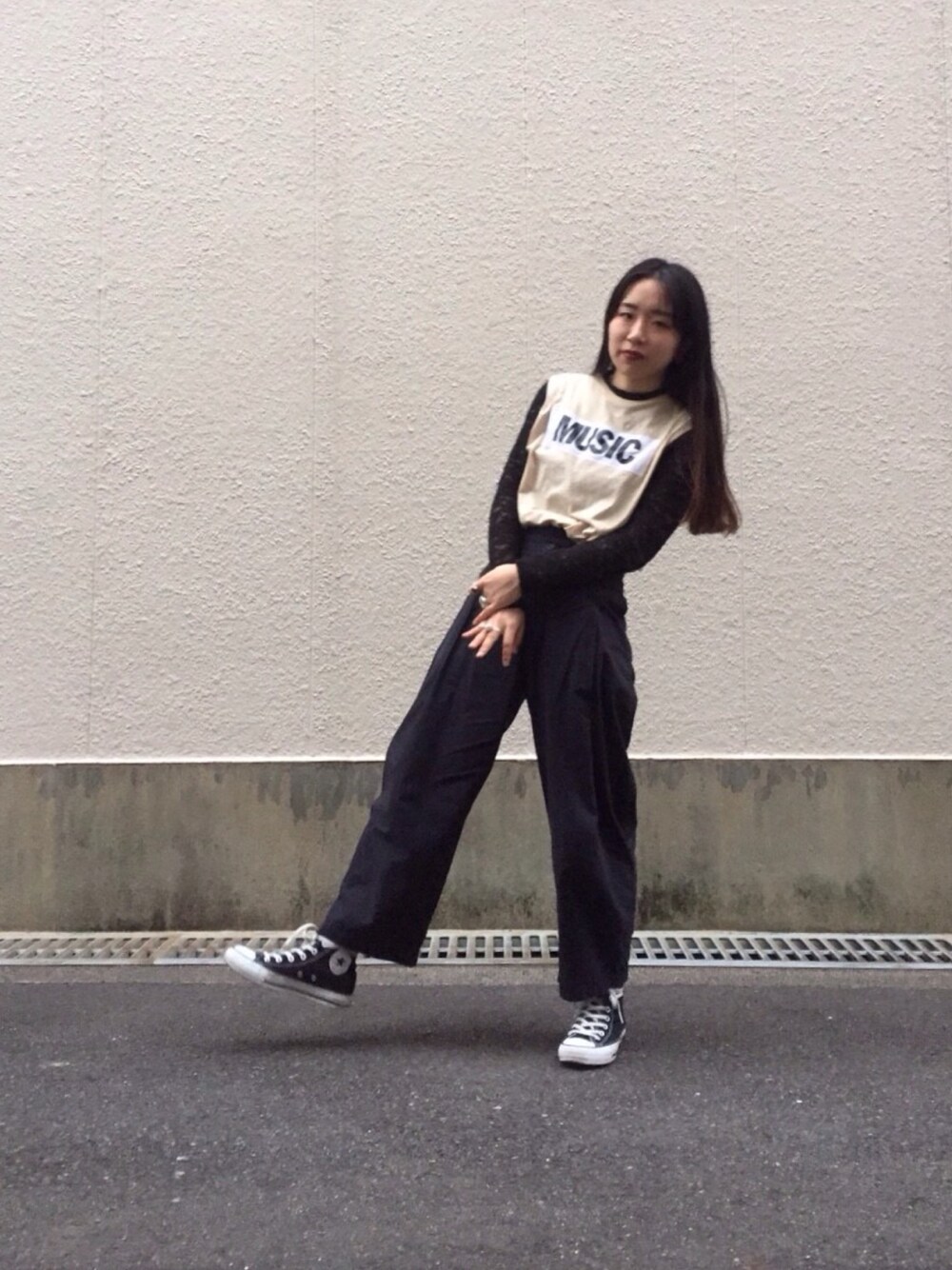 Acne Studiosのタンクトップを使った人気ファッションコーディネート 