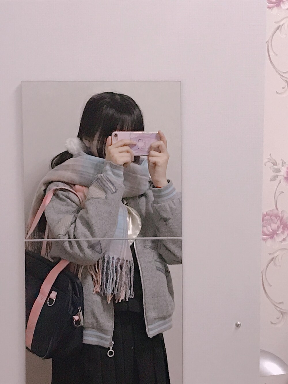 「MOJIEのアイテム（ダッフルコート、グレー系）」を使った、Coralさん（レディース・158cm）の秋コーディネートの1枚目の写真