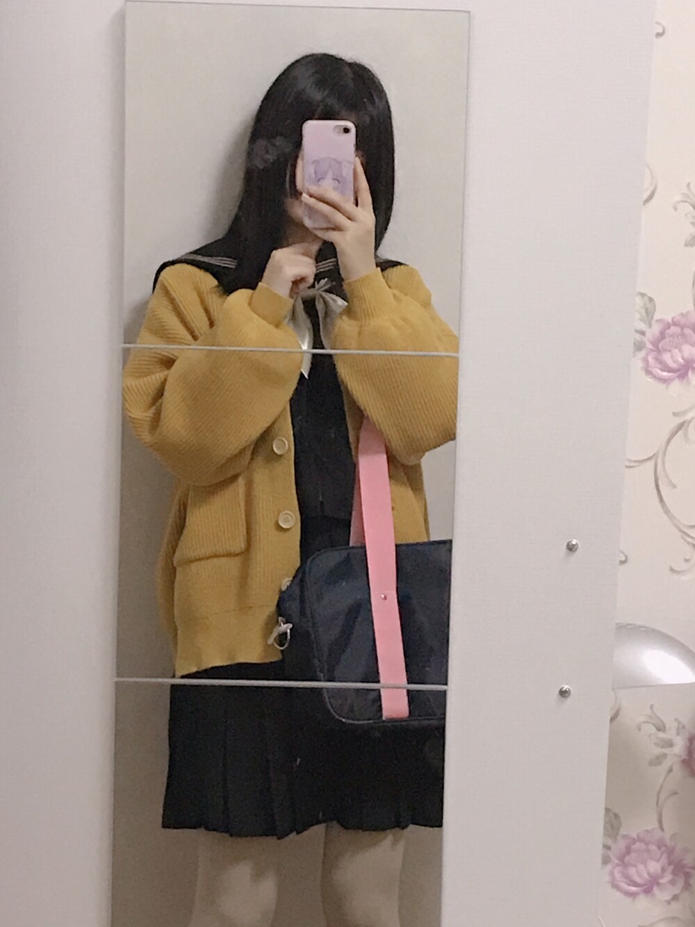 「胡桃木JKのアイテム（ノーカラージャケット、ゴールド系）」を使った、Coralさん（レディース・158cm）の秋コーディネートの1枚目の写真