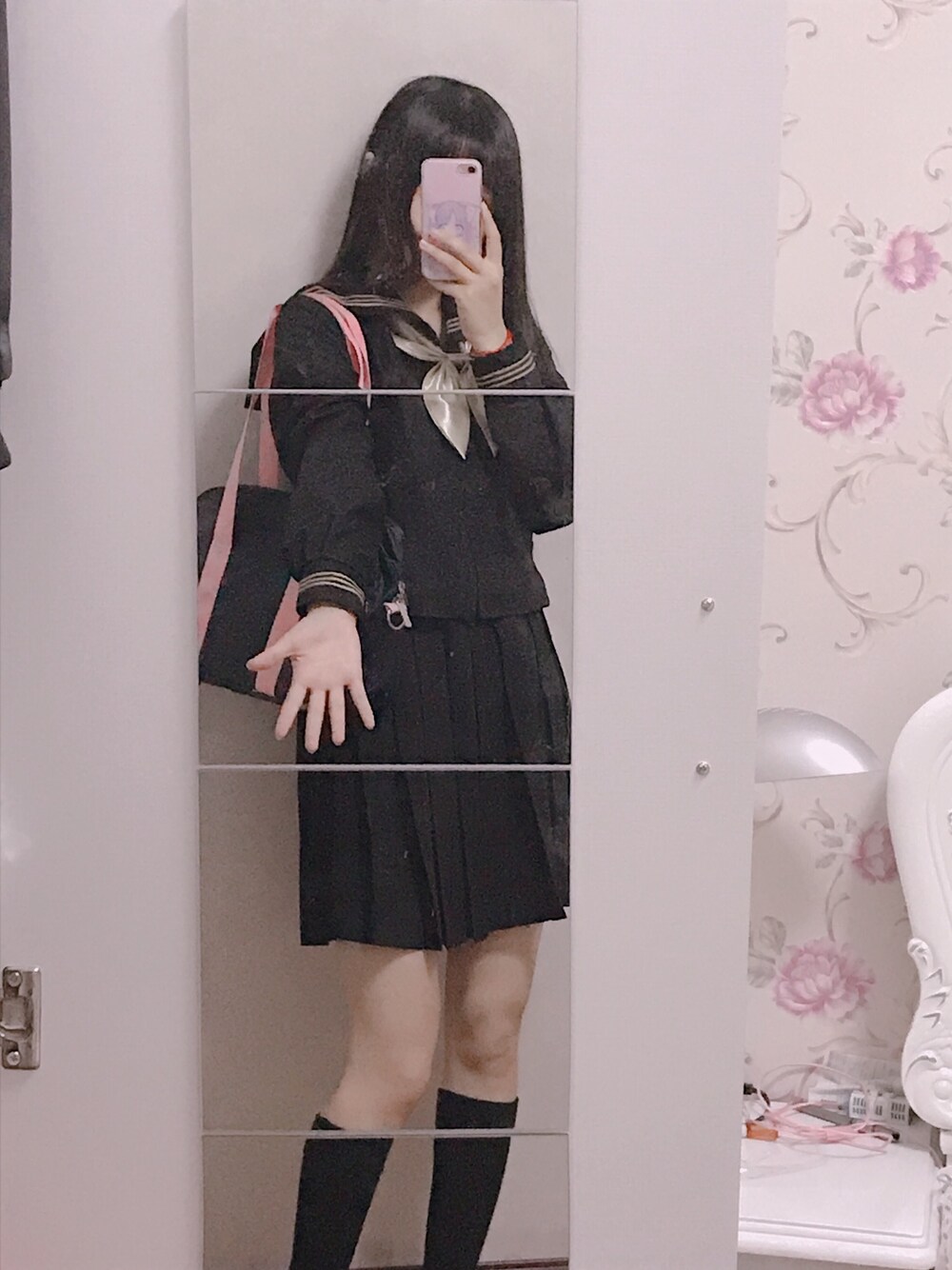 「米豆秀秀のアイテム（トップス、ブラック系）」を使った、Coralさん（レディース・158cm）の秋コーディネートの1枚目の写真
