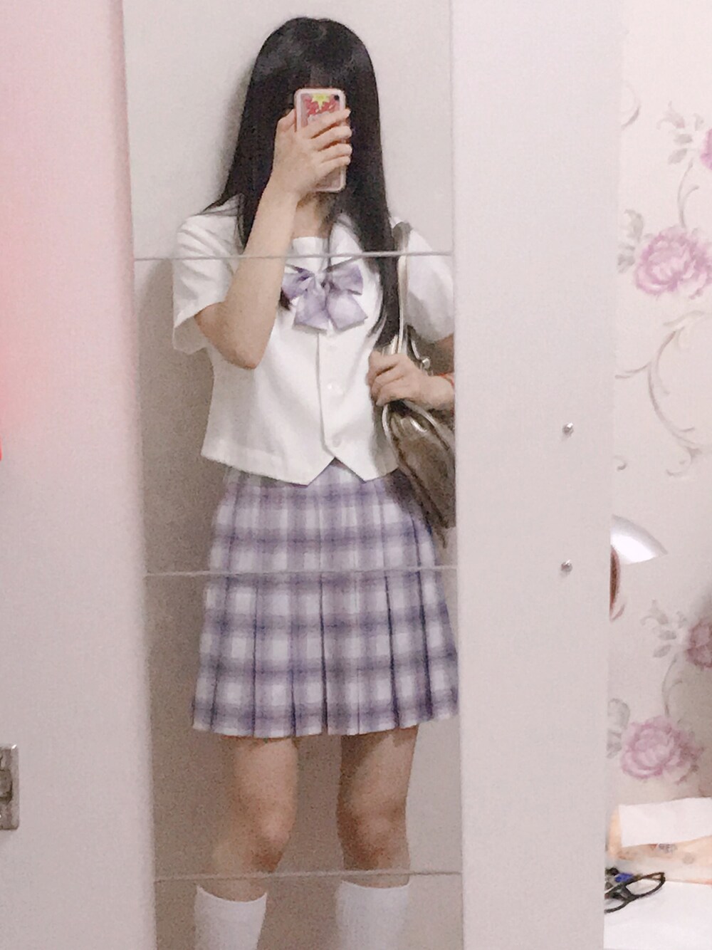 「中牌のアイテム（シャツ/ブラウス、ホワイト系）」を使った、Coralさん（レディース・158cm）の春コーディネートの1枚目の写真