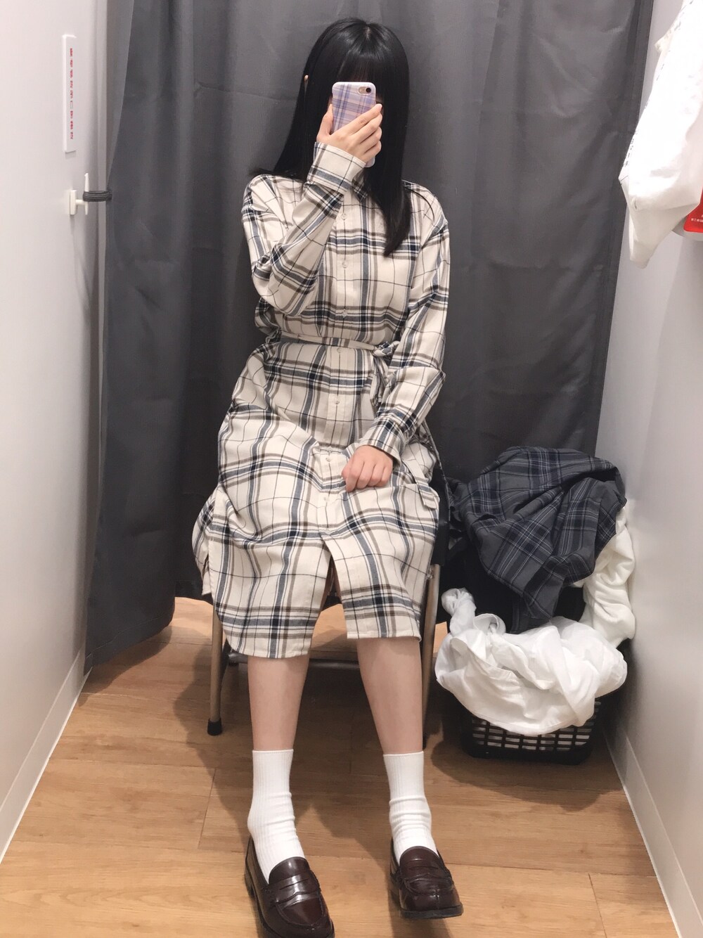 「UNIQLOのアイテム（シャツワンピース、ベージュ系）」を使った、Coralさん（レディース・158cm）の秋コーディネートの1枚目の写真