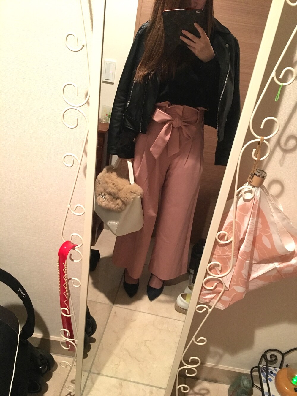 「dazzlinのリボン付ワイドパンツ（その他パンツ、ピンク系）」を使った、まこぴくんさん（レディース・157cm）の秋コーディネートの1枚目の写真