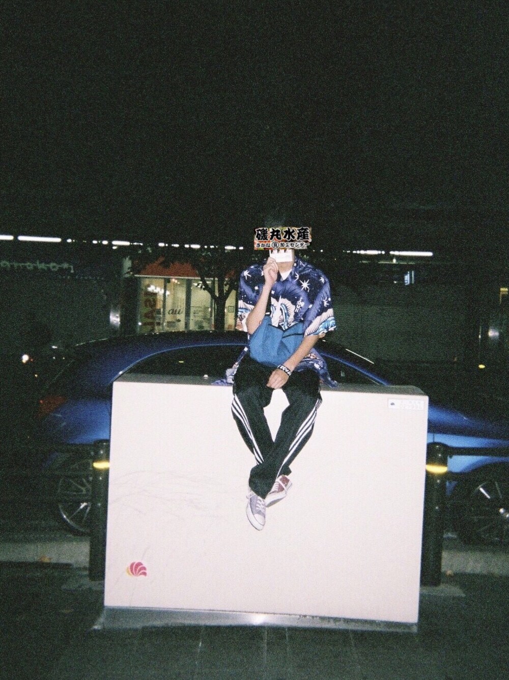 「おしゃれさんと繋がりたい、スニーカー、古着、プチプラ、ジャージ、ストリート、古着MIX」｜「DOGTOWNのアイテム（シャツ/ブラウス、ブルー系）」を使った、磯丸水産さん（メンズ・181cm）の冬コーディネートの1枚目の写真
