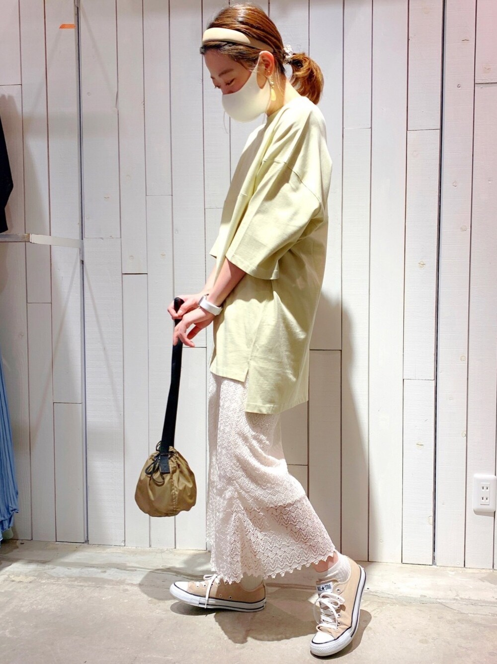 「春夏コーデ、スニーカーコーデ、カジュアルコーデ、春コーデ、大人カジュアル、イエロー、レース、高身長女子、いいね、save、フォローお願いします🤑、greenparks」｜「Green　Parksの・SUGAR SPOON USAコットン7分袖チュニック＊（Tシャツ/カットソー、イエロー系）」を使った、saaatpiさん（レディース・167cm）の春コーディネートの1枚目の写真