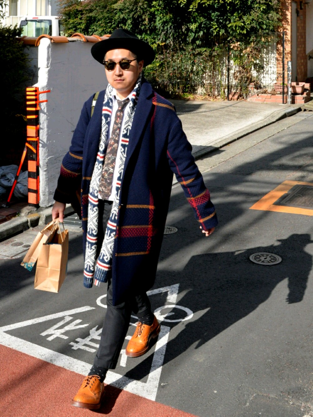「tricker's、THOMBROWNE、GIVENCHY、ZARA MAN、ALLSAINTS　」｜「ZARA MANのアイテム（トレンチコート、ブルー系）」を使った、YODA SHIMさん（メンズ・270cm）の冬コーディネートの1枚目の写真