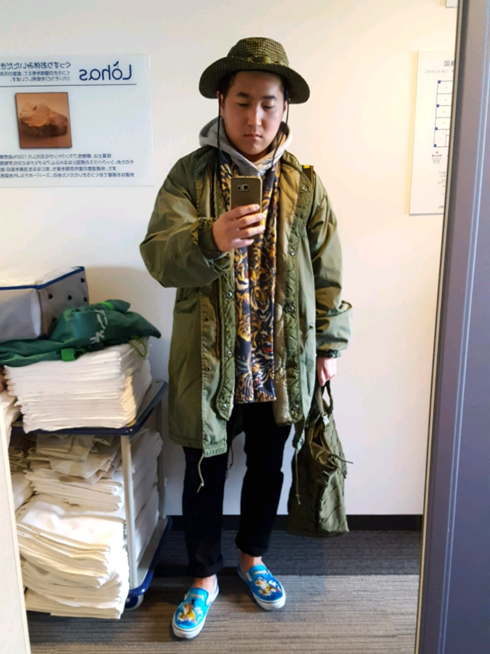 「バンズスリッポン、VANSスリッポン、rollicking、Supreme(シュプリーム)、supreme」｜「Supreme のアイテム（ハット、グリーン系）」を使った、YODA SHIMさん（メンズ・270cm）の冬コーディネートの1枚目の写真