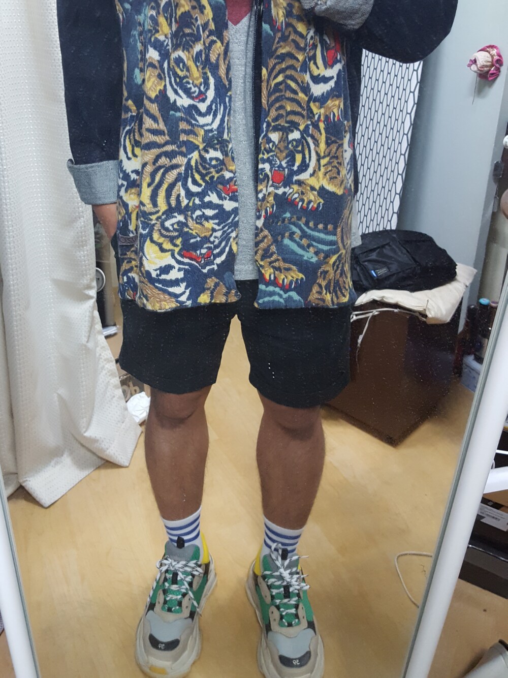 「バレンシアガ、トリプルS、BALENCIAGA、balenciaga triple s、triple s」｜「KENZOのアイテム（マフラー、その他）」を使った、YODA SHIMさん（メンズ・270cm）の秋コーディネートの1枚目の写真