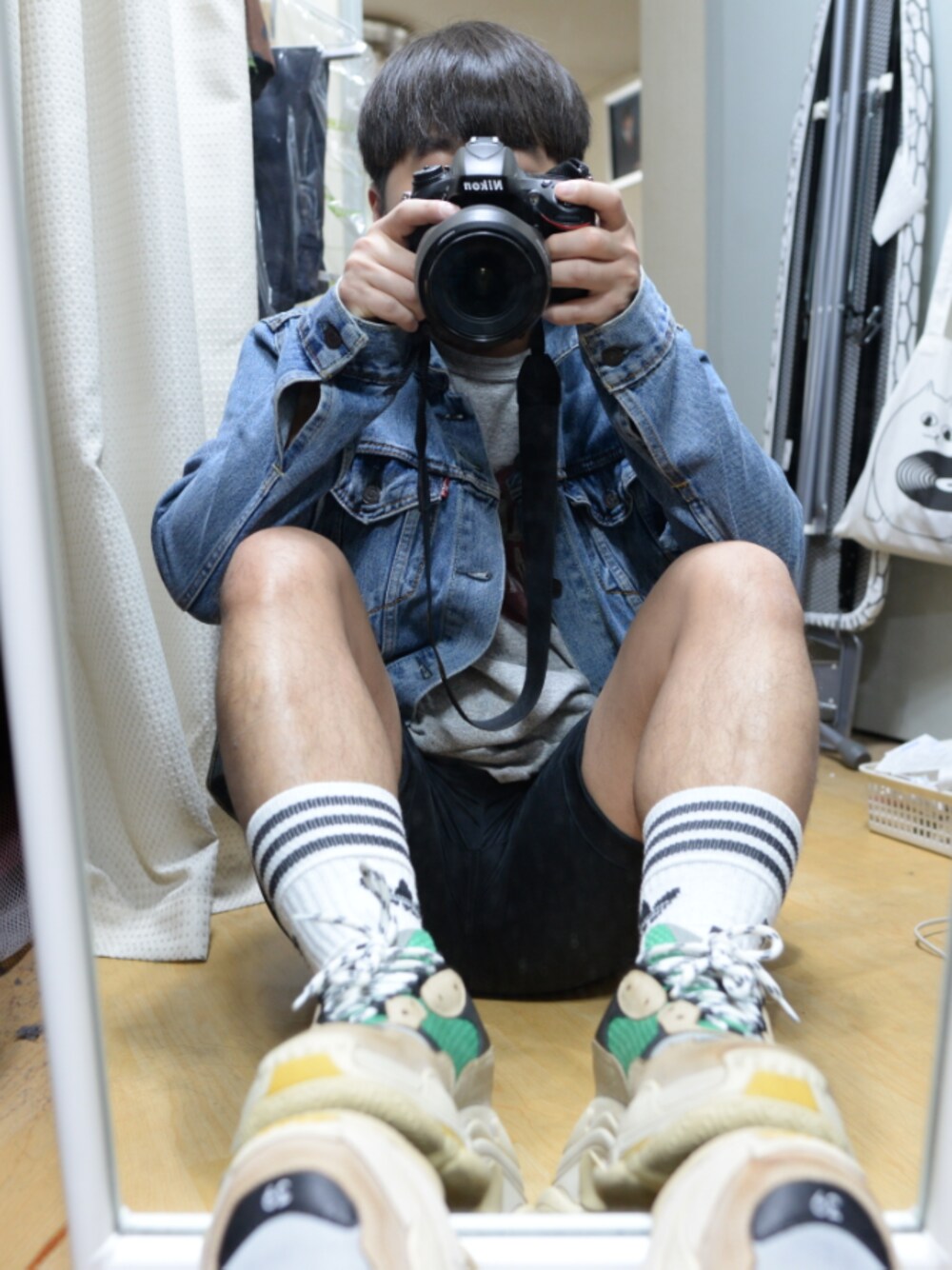 「BALENCIAGA、adidas、Levi's」｜「Levi'sのアイテム（デニムジャケット、ブルー系）」を使った、YODA SHIMさん（メンズ・270cm）の夏コーディネートの1枚目の写真