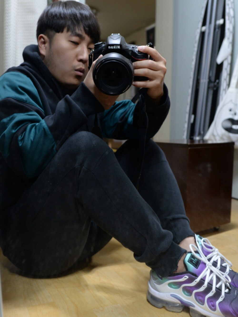 「vapormaxplus」｜「adidasのアイテム（パーカー、ブラック系）」を使った、YODA SHIMさん（メンズ・270cm）の夏コーディネートの1枚目の写真