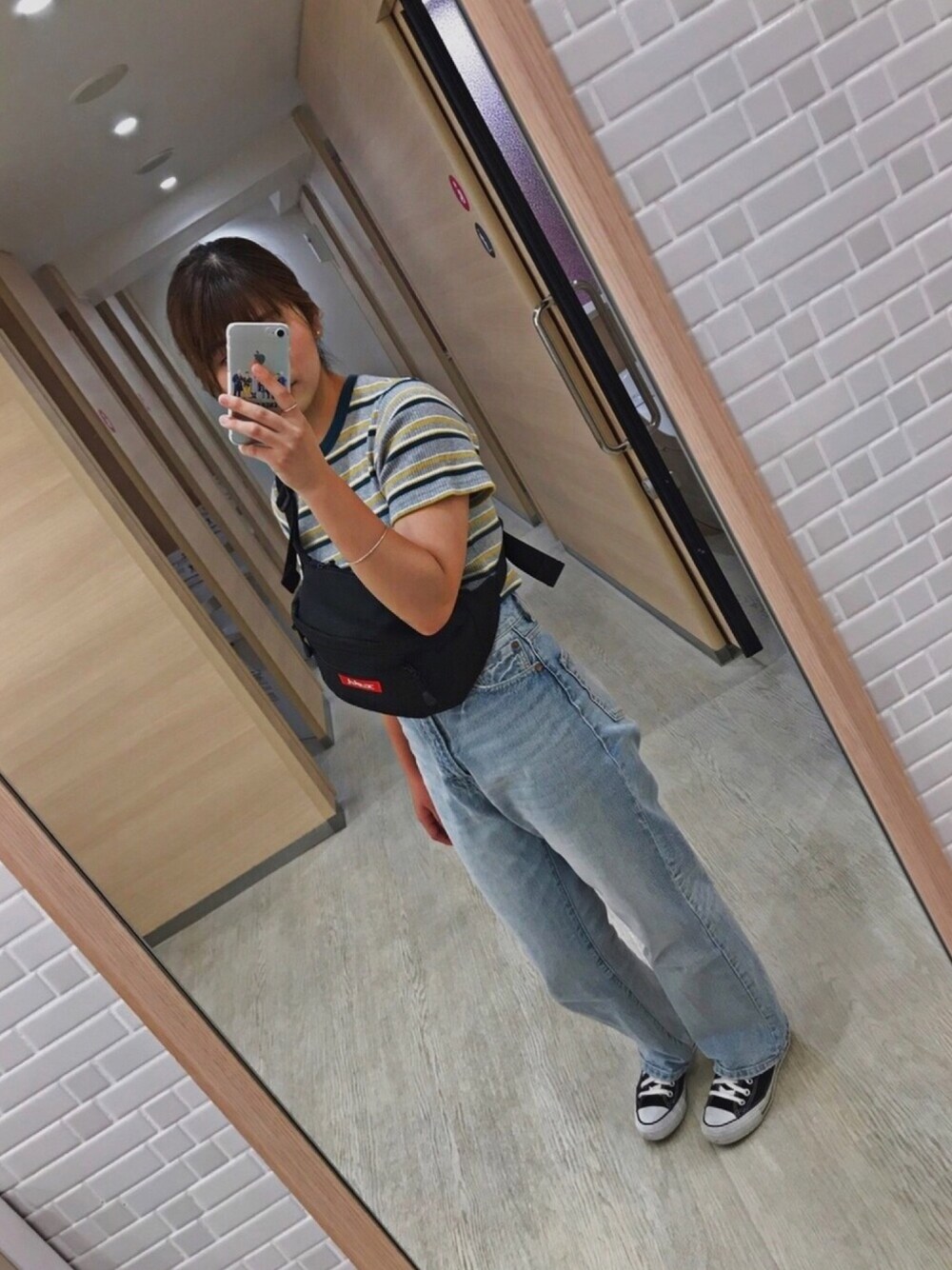 「シンプルコーデ、オトナカジュアル、コンバース、ウエストポーチ、エックスガール、LOWRYSFARM、PAGEBOY、おしゃれさんと繋がりたい」｜「X-girlのBOX LOGO HIP BAG（ボディバッグ/ウエストポーチ、ブラック系）」を使った、Mさん（レディース・160cm）の夏コーディネートの1枚目の写真