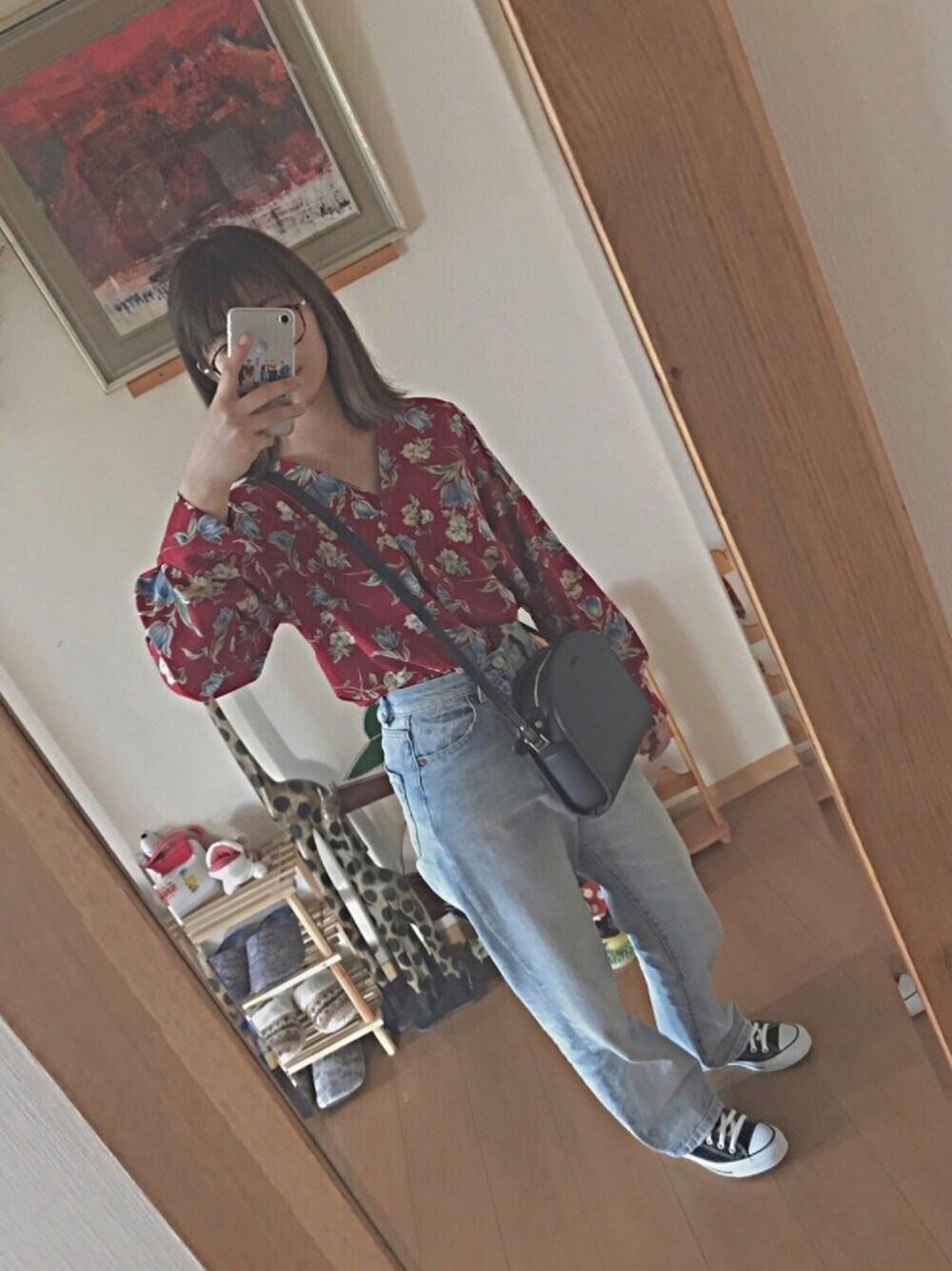 「大人カジュアル、はるコーデ、シンプル、おしゃれさんと繋がりたい、デニム、コンバース、ショルダーバッグ、呑み会、シャツスタイル、柄シャツ」｜「PAGEBOYのハイウエストストレートデニム（デニムパンツ、ブルー系）」を使った、Mさん（レディース・160cm）の春コーディネートの1枚目の写真