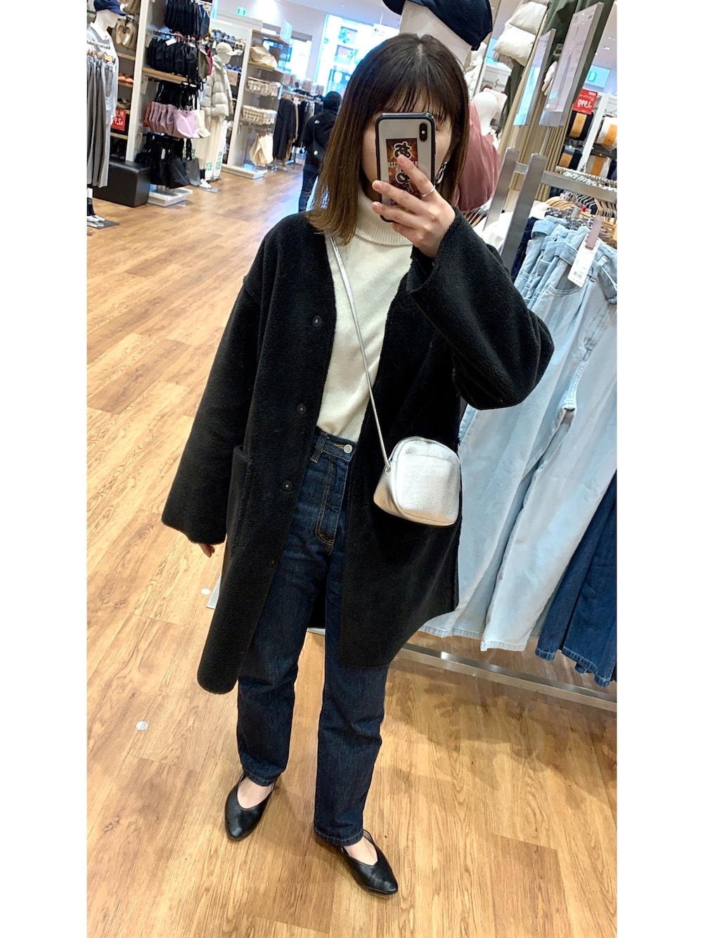 「パンプス、カジュアルコーデ、オトナカジュアル、大人コーデ、黒、おしゃれさんと繋がりたい、ブラック、外ハネ」｜「LEPSIMのUカットソフトフラット　846292（パンプス、ブラック系）」を使った、Mさん（レディース・160cm）の冬コーディネートの1枚目の写真