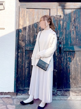 「GU（ジーユー）のアイテム（ニット/セーター、ホワイト系）」を使った、さくおさん（レディース・154cm）の秋コーディネート