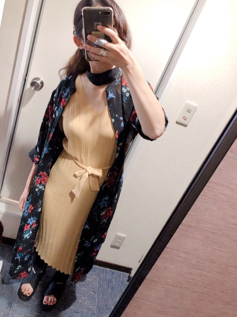 「ママコーデ、ママファッション、ワンピース×レギンス、イエローワンピース、スカーフコーデ、相互フォロー、相互フォロー歓迎」｜「SAISON DE PAPILLONのマカロンカラーリブプリーツニットワンピース（ワンピース、イエロー系）」を使った、tsuuuubame.さん（レディース・160cm）の夏コーディネートの1枚目の写真