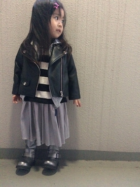 「アイテム（ブーツ、シルバー系）」を使った、yuinaさん（キッズ・90cm）の冬コーディネート