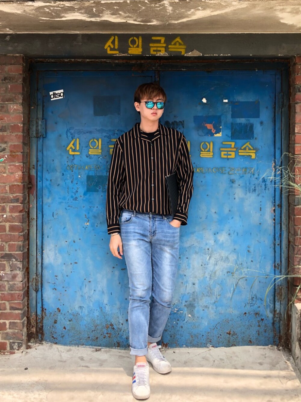 「korean、korean fashion」｜「SPAOのアイテム（シャツ/ブラウス、ブラック系）」を使った、Jerry Loさん（メンズ・183cm）の冬コーディネートの1枚目の写真