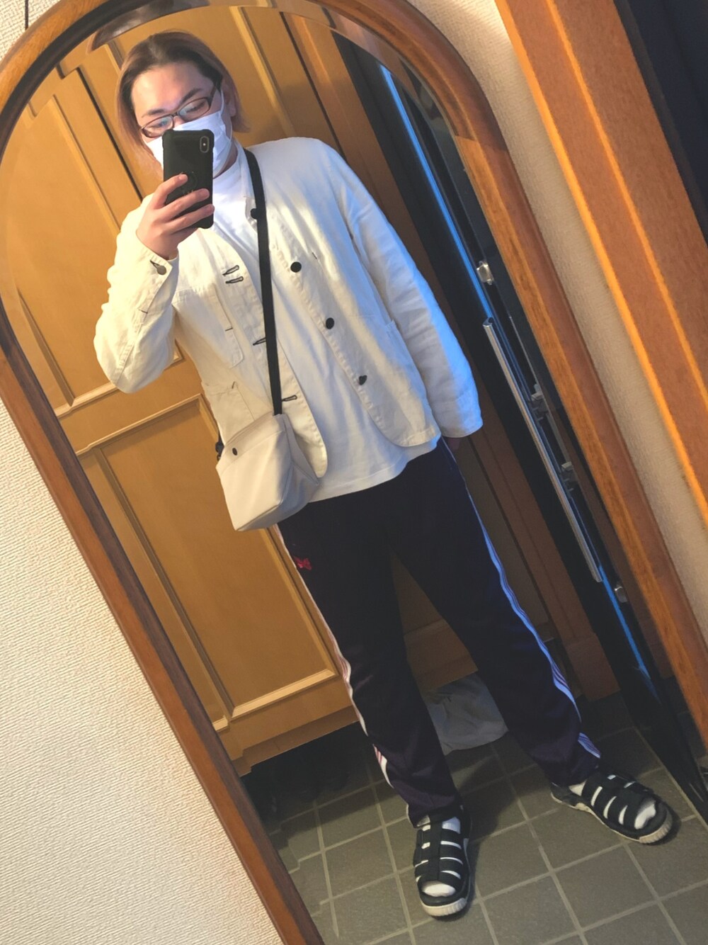 「秋のコーデ、でぶ、トラックパンツ」｜「UNIQLOのソフトタッチハイネックT（長袖）（Tシャツ/カットソー、ホワイト系）」を使った、じゅんさん（メンズ・176cm）の秋コーディネートの1枚目の写真