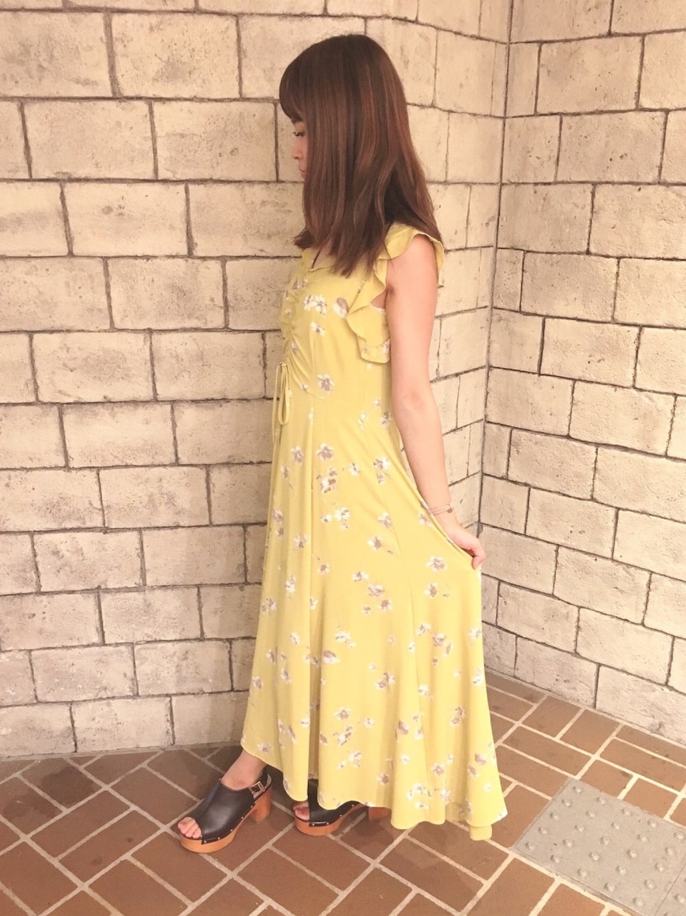 「summer、低身長コーデ、153cmコーデ、ワンピース、イエローコーデ、153cm、お出かけコーデ、花柄ワンピース、リゾートスタイル、snidel」｜「SNIDELのアイテム（ワンピース、イエロー系）」を使った、みちゃきさん（レディース・153cm）の夏コーディネートの1枚目の写真