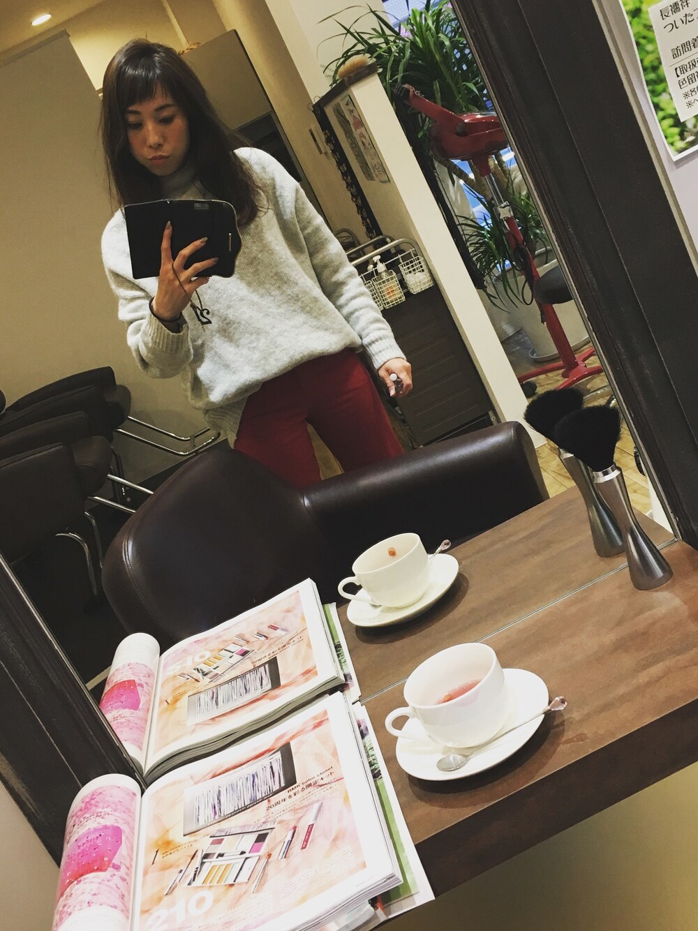 「美容院コーデ、大人っぽく」｜「H&Mのアイテム（スラックス、レッド系）」を使った、Yun1096さん（レディース・153cm）の冬コーディネートの1枚目の写真